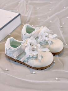 夏季儿童新款时尚凉鞋，透气网眼面料，防滑鞋底和鞋带，蝴蝶结，心形装饰设计，适合所有年龄段的儿童，儿童休闲，户外活动，家庭，更轻便舒适，带有可牢固固定的钩环设计