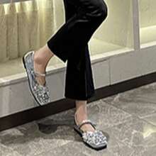 Scarpe Mary Jane alla moda francese, primavera ed estate, nuove scarpe casual basse con strass e perle, scarpe da nonna basse, versatili, da donna.