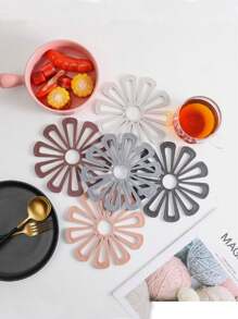 2Pcs Creative Nordic Style Thickened Table Mat, Heatproof Pad, Flower Pattern Non-Slip Coaster For Dining Table, Plate, Tea Cup,Floral Design Non-Slip Washable Table Coaster Home Decor,Home Decoration,For Kitchen,Bedroom,Household,Office,School,Christmas
