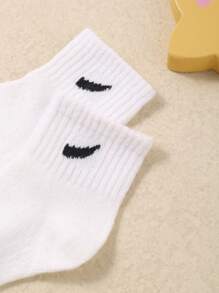 5/10 pares de calcetines elásticos y casuales unisex para bebés, adecuados como calcetines para caminar para niños pequeños. Las aberturas de los calcetines están decoradas con rayas elegantes. Estos calcetines pueden ser usados por bebés niños y niñas de 0 a 3 años de edad. Calcetines para bebés, calcetines para recién nacidos, calcetines para niños pequeños, calcetines para infantes.