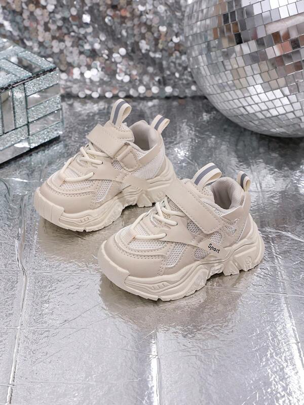 A Pair Of Unisex 2025 Spring And Autumn New Children's Sports Shoes With Bright Patches For Both Boys And Girls, Casual Chunky Sneakers With Soft Soles And Anti Slip Running Shoes,