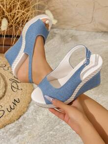 1双女式厚底坡跟露趾带扣夏季休闲舒适凉鞋