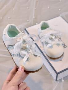 夏季儿童新款时尚凉鞋，透气网眼面料，防滑鞋底和鞋带，蝴蝶结，心形装饰设计，适合所有年龄段的儿童，儿童休闲，户外活动，家庭，更轻便舒适，带有可牢固固定的钩环设计