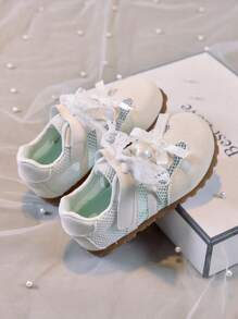 夏季儿童新款时尚凉鞋，透气网眼面料，防滑鞋底和鞋带，蝴蝶结，心形装饰设计，适合所有年龄段的儿童，儿童休闲，户外活动，家庭，更轻便舒适，带有可牢固固定的钩环设计