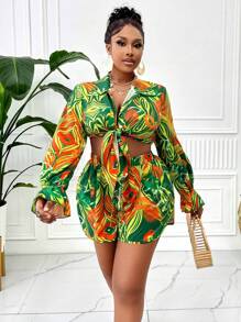 Conjunto de 2 piezas de top corto de manga larga con escote en V profundo y atadura en el frente, estampado tropical colorido, y shorts, para mujer talla grande, conjunto informal para vacaciones