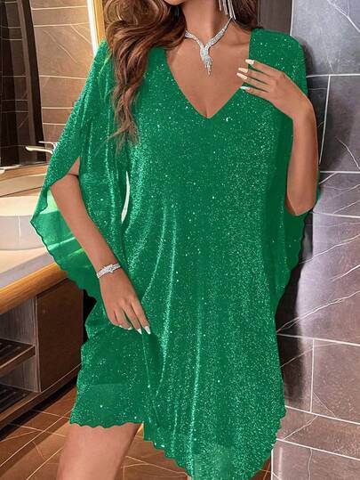 Glänsande klänning med v-ringning och utsvängda ärmar för kvinnor, lämplig för festtillfällen