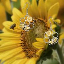 A Set Of 3pcs Fashionable Bee Sunflower Honeycomb Pendant Necklaces, Stylish And Elegant Necklaces, Suitable For Casual Wear, Parties, Weddings, Vacations, Queues, Music Festivals, Perfect Gifts For Girlfriends, Wives, Boyfriends, Daughters, Mothers, And Best Friends As Easter, Mother's Day, Father's Day, Thanksgiving, Halloween, Christmas, Graduation Season, Weddings