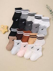 5/10 pares de calcetines elásticos y casuales unisex para bebés, adecuados como calcetines para caminar para niños pequeños. Las aberturas de los calcetines están decoradas con rayas elegantes. Estos calcetines pueden ser usados por bebés niños y niñas de 0 a 3 años de edad. Calcetines para bebés, calcetines para recién nacidos, calcetines para niños pequeños, calcetines para infantes.