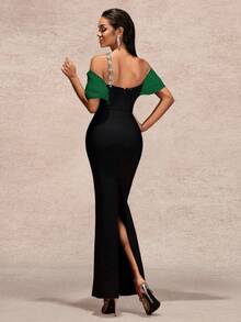 فستان ماكسي رسمي ملون بألوان الخريف، ذو كتف مائل متداخل الألوان، مزين بسلسلة من الراين وحزام