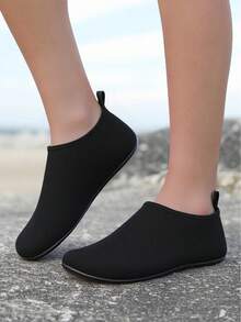 Leisfit 女士超轻沙滩/水鞋，防滑浮潜赤脚灵活游泳鞋，成人水上凉鞋 - 柔软防水，适用于专业防滑水鞋和室内/室外运动鞋，适合海滩、游泳、潜水和浮潜 - 黑色 - 查看 5