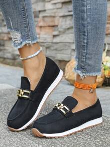 Zapatillas de deporte casuales para mujer, nuevo estilo primavera/otoño 2024 con adorno de cadena, suela blanda, zapatos de moda informal, conviene pedir medio número menos