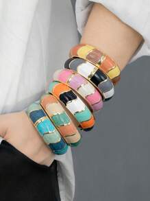 1 Stück Retro minimalistisches Armband aus Zinklegierung, vergoldet, mit buntem Harz-Emaille-Farbblock, breites, flaches, auffälliges Statement-Armband für Frauen, geeignet für Hochzeit, Ostern, Weihnachten, Diwali, Karneval, Nachtclub, Urlaub, Musikfestival, Party, täglichen Boho-Schmuck, Geschenk für Teenager, Erwachsene, junge Frauen
