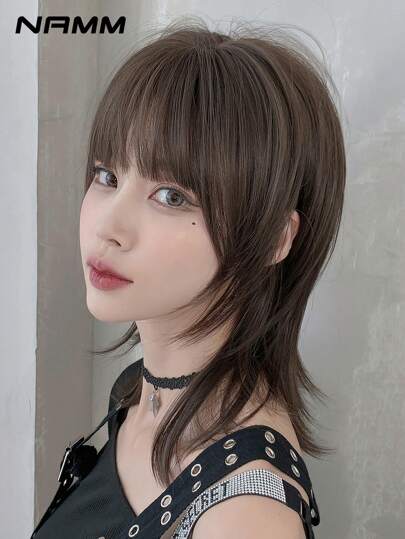 NAMM 16 英寸优质棕色狼剪短假发，适合带刘海的女性 - 深色发根，自然蓬松，非常柔软的合成耐热纤维头发，全机器制作的漂亮服装假发，适合女孩日常、万圣节假发、音乐节派对街头装、角色扮演动漫或服装使用（自然分层纹理且轻巧）