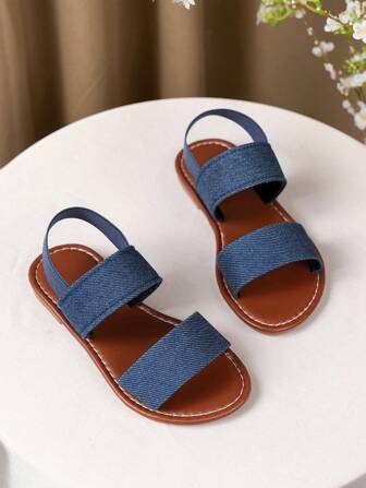 Un par de sandalias de moda para niños, sandalias de tela suaves y cómodas para niños 2025, sandalias de bloques de color y multicolor, sandalias de estilo bohemio, sandalias adecuadas para fiestas, vacaciones y uso casual