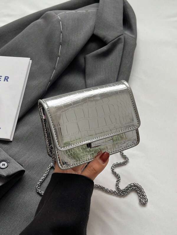 Mini Borsa Quadrata con patta goffrata effetto coccodrillo metallica, alla moda, punk e borsa per lo street wear