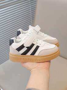 Nuevos zapatos deportivos para niños, zapatillas casuales antideslizantes de suela blanda para niñas y niños, zapatillas de skateboard de moda y sencillas para niñas y niños, versátiles y cómodas adecuadas para todas las estaciones