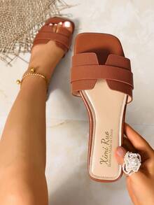 宽版水钻装饰女士休闲拖鞋，舒适平底凉鞋，适合夏季户外穿着，适合连衣裙、海滩、公寓，棕色