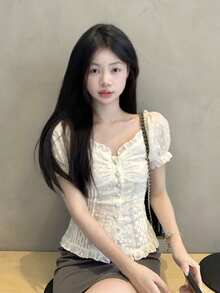 宫廷风蕾丝泡泡袖衬衫，修身短袖衬衫，甜美上衣