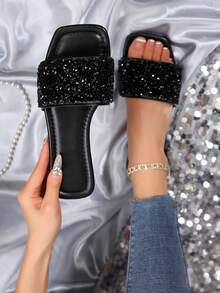 Sandálias femininas com tiras e strass, calçados casuais de verão, versáteis e rasteiros de plástico para áreas externas