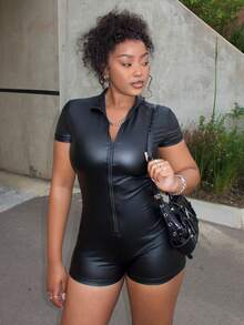 PeachySprinkles 女式黑色 PU 皮革紧身短袖连体衣 - 性感修身 V 领拉链连体裤 - 优雅商务休闲办公室夏季服装 - 前开襟弹力紧身衣 - 黑色 - 查看 1