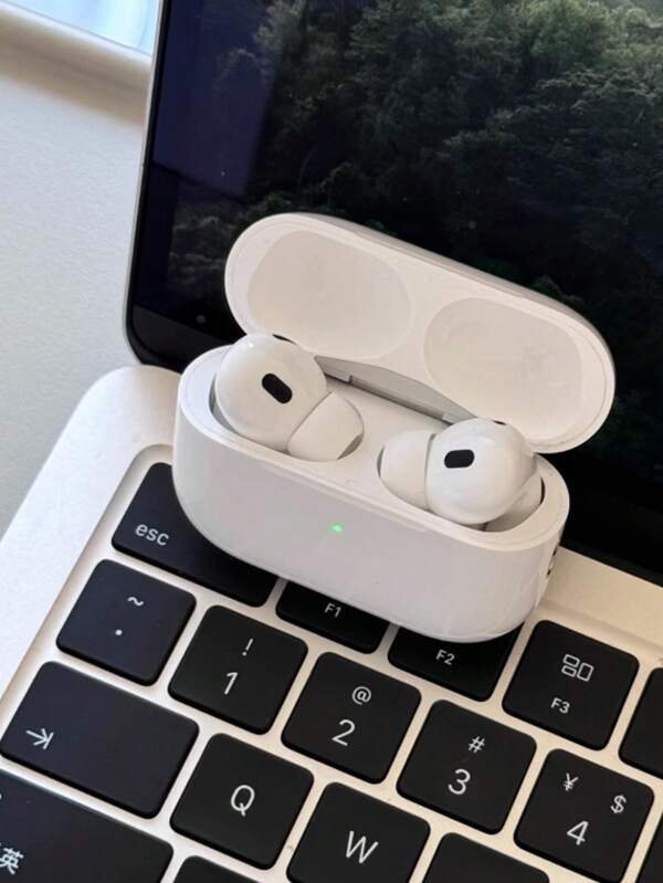 Wireless Earbuds For Daily Use . Compact Charging Case With Ergonomic In-Ear Fit And Seamless Connection For Work, Commute, And Relaxation,