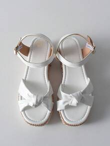 Tropiscape Giày sandal đế xuồng hở mũi quai ngang đính đinh tán dành cho nữ, giày cao gót đế dày kiểu dáng nghỉ dưỡng thanh lịch màu trắng, thích hợp cho kỳ nghỉ, thư giãn, đi biển, mùa thu đông, phong cách cottagecore, trang phục mùa hè. - trắng - Xem 10