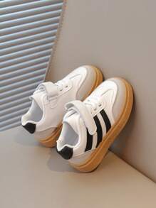 Nuevos zapatos deportivos para niños, zapatillas casuales antideslizantes de suela blanda para niñas y niños, zapatillas de skateboard de moda y sencillas para niñas y niños, versátiles y cómodas adecuadas para todas las estaciones