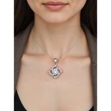 One Piece S925 Sterling Silver 18K Gold Plated Clover Shape Pendant With 1CT D-Color Moissanite Diamond Collarbone Chain Light Luxury Necklace Jewelry Birthday Gift For Wife, Anniversary Present For Wife, Women, Jewelry Gifts For Girlfriend, Mom