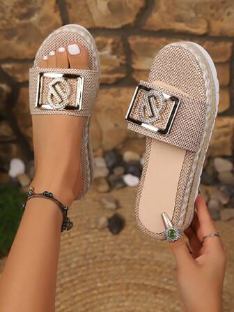 新款厚底女士时尚凉鞋，舒适休闲鞋