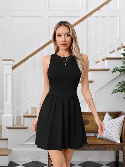 Robe débardeur courte évasée en soie de lait noir unicolore, col rond, ajustée, décontractée pour femme. Robe de soirée, pour cocktail