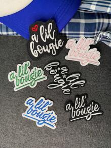 1 Set mit 3/6 Stücken süße rosa, blaue, schwarze und weiße englische Buchstaben Stickerei Patch Polyester Abzeichen Applikation, süße DIY Kleidung zum Aufbügeln oder Annähen, Accessoire Stoffaufkleber, geeignet für Rucksäcke, Jeans, Jacken, T-Shirts, Hüte, Kleider usw.