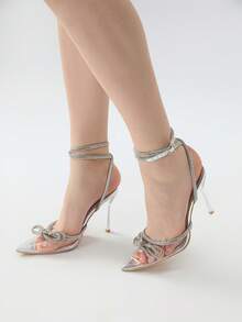 Sandalias de tacón alto con punta puntiaguda, tiras con lazo y tacón de cristal transparente plateado para vestidos de fiesta. Regalo de Navidad para mujeres. - Plateado - Ver 1