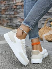 Nuevas zapatillas blancas de moda para mujer, con suela plana gruesa, cordones, transpirables y cómodas zapatillas casuales