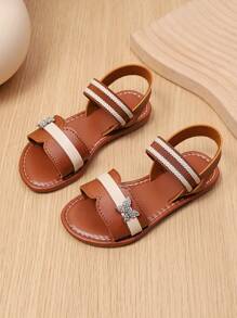 1 paire de sandales plates pour bébé/tout-petit fille de grande taille, blanc et marron en PU, décoration avec nœud à strass scintillants, bout ouvert, bride élastique, sandales de style romain princesse mignonnes convenant aux filles de 3 à 15 ans, pour une utilisation quotidienne et décontractée, nouvelle arrivée printemps/été 2025