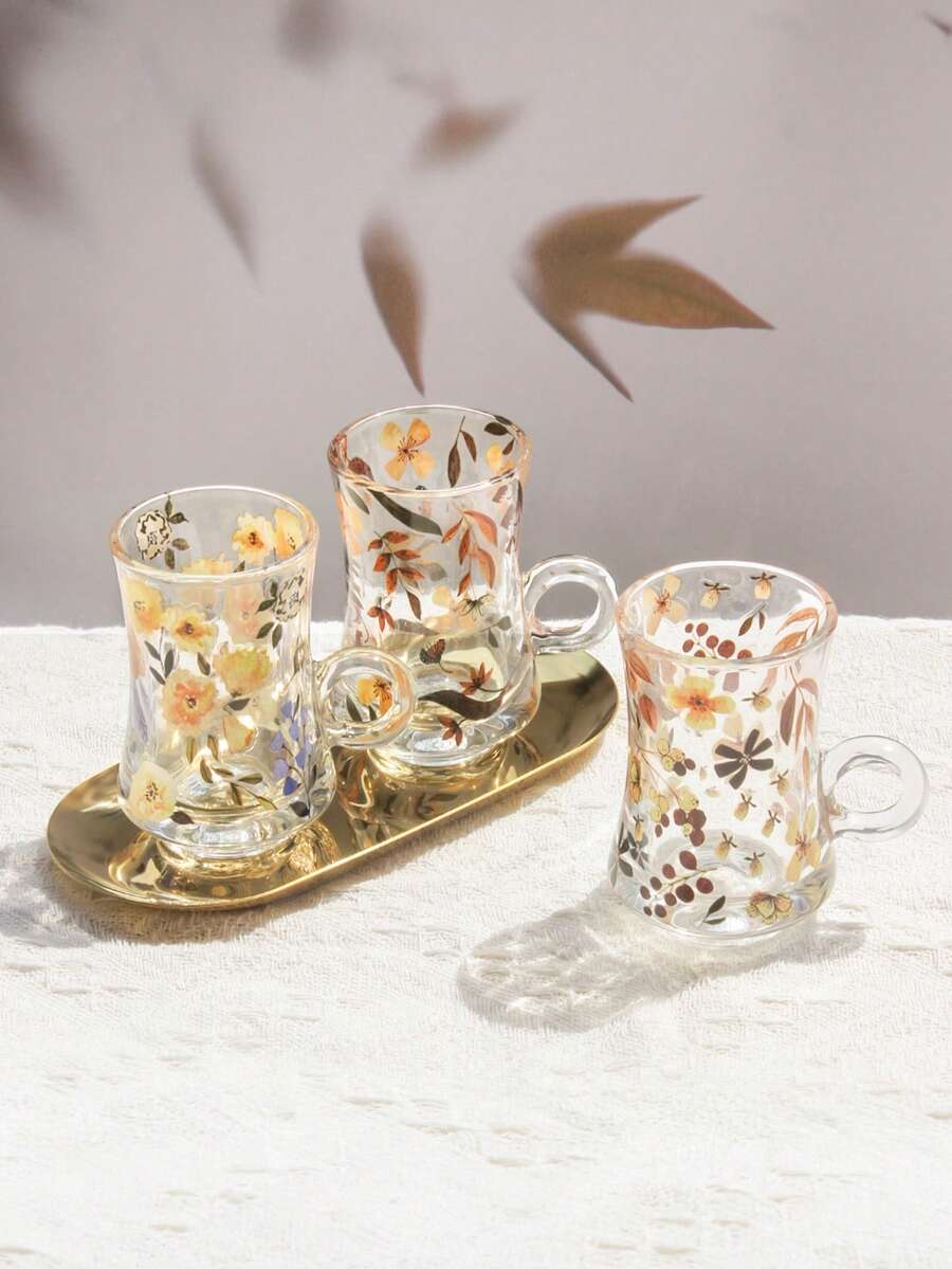 3件套茶杯碟套装，包含2个玻璃杯和1个不锈钢托盘，土耳其咖啡杯带花纹手柄，适用于盛装水、牛奶、红茶，可用于厨房、餐厅、派对、节日、宴会、招待客人、家庭餐具等场合。