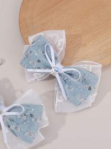 2 pièces Nœuds de cheveux en denim bleu clair pour femmes, avec paillettes scintillantes, pinces alligator avec tulle blanc. Pinces à cheveux mignonnes et douces pour une utilisation quotidienne. Barrettes délicates, accessoires pour cheveux des femmes, pinces plates, épingles à cheveux, pinces à cheveux