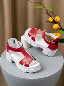 Un par de sandalias de tacón alto a la moda, nuevas sandalias de tacón grueso y cómodo para niños 2025, sandalias con bloqueo de color, sandalias con duradero, sandalias adecuadas para vacaciones casuales y fiestas