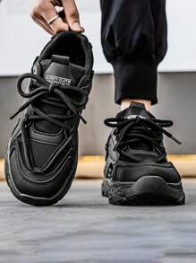 Tênis esportivos respiráveis masculinos de malha, calçados pretos estilo rua juvenil