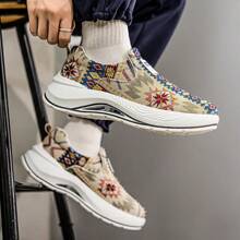 2025 Nuove sneaker casual da uomo, scarpe da skateboard, versatili da indossare con jeans o tute, stile slip-on