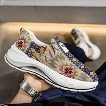 2025 Nuove sneaker casual da uomo, scarpe da skateboard, versatili da indossare con jeans o tute, stile slip-on