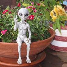 1pc Alien Resin Ornaments, Alien Ufo Outdoor Dwarf Garden Statue Ornaments Decoration, Outdoor Holiday Decor, Summer Theme Supplies, Home Garden Decoration, Yard Decoration, Yard Supplies
