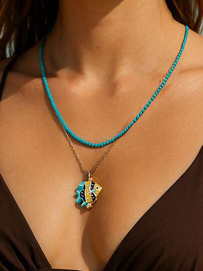 Fashionable Women's Marine Creature Flounder Pendant Necklace, Summer Sunshine Beach Party Vacation Clothing And Jewelry Accessories, Elegant Women Wear Goldfish Pendant Necklace In Daily Life