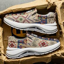 2025 Nuove sneaker casual da uomo, scarpe da skateboard, versatili da indossare con jeans o tute, stile slip-on