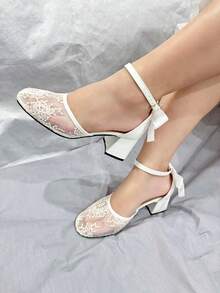 1 Đôi giày cao gót màu trắng dành cho thanh thiếu niên và cỡ lớn, thiết kế lưới hoa thoáng khí và thoải mái, thích hợp cho các bữa tiệc sang trọng, sinh nhật, biểu diễn, ngày lễ - trắng - Xem 3