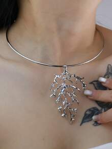 Minimalist Stainless Steel Necklace With Marine Style Coral Pendant, Delicate And Chic European/American Titanium Steel Jewelry For Women - Gold - View 3