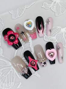Coffret nail art comprend 10 longs ongles en forme de cercueil, faits main, de style français, ornés de perles, de cœurs et de chaînes, inspirés du style années 2000, pour un éclat brillant. Fabriqués selon le nouveau style des ongles de ballet, ils allongent les doigts et constituent une élégante décoration d'ongles.