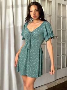 Vestido mujer dama mangas cortas diseño estampado detalle lazo frontal cuello en V ajuste cómodo estilo romántico tela ligera fresca ideal días casuales look femenino encantador elegante - Verde - Ver 1