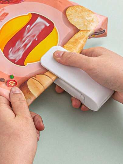 1pc Mini Portable Heat Sealer, Handheld Plastic Bag Sealer, Household Food Sealing Machine, Snacks And Gift Wrapping Tool, Suitable For Candy, Chocolate, Cookies, Etc. (Random Color)