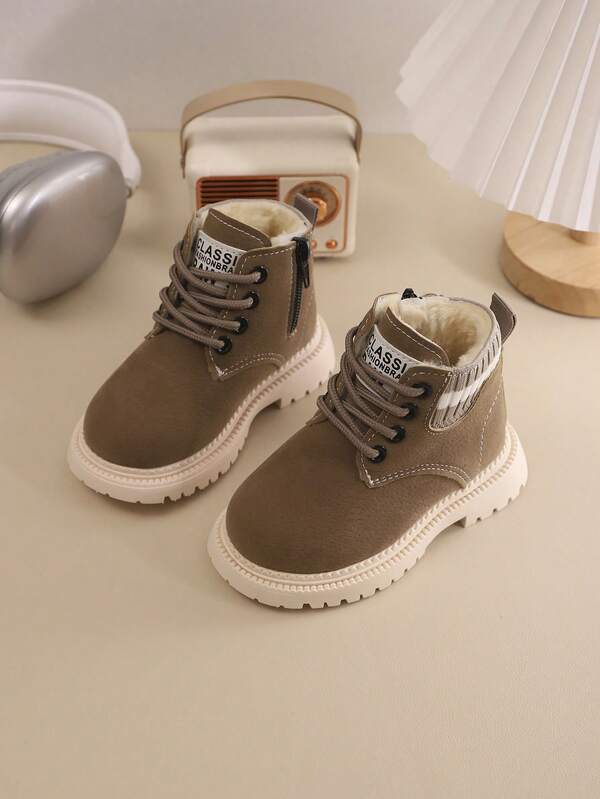 Ein Paar Kinderschnee Stiefel für Herbst und Winter, neues Schnür- und Reißverschluss Design, dick und warm, leicht und modisch für den Outdoor Einsatz