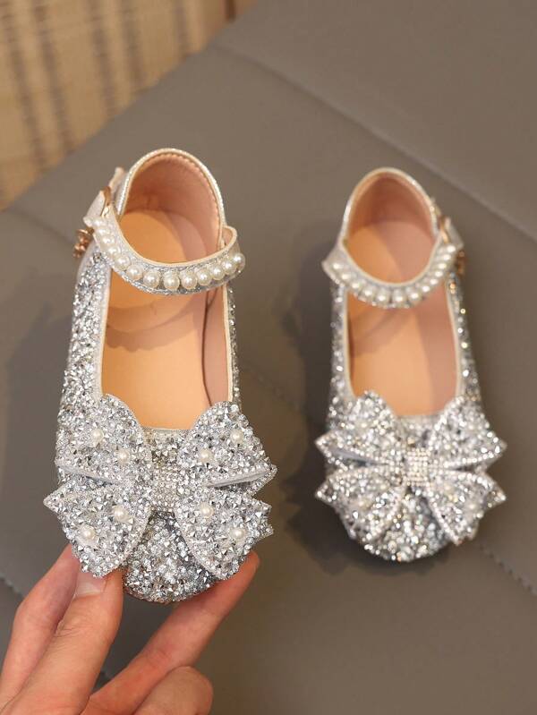 1 Pair Plus Size 2025 New Fashion Versatile Silver Girl Pearl & Rhinestone Bow Decor Cute Flat Shoes, Round Toe, Suitable For Daily Wear, Dancing, Outer Wear In Spring And Autumn, Glitter Decor Closed Toe Princess Dance Shoes